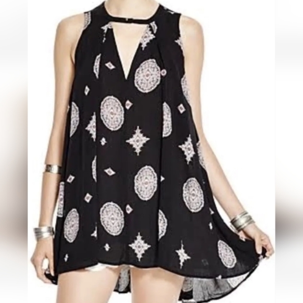 Free People Black Medallion Swing Keyhole Tunic Top Small‎